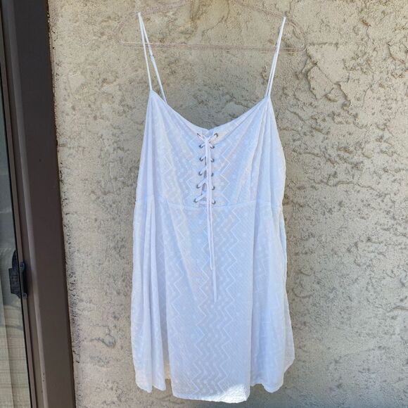 Forever 21 Dresses & Skirts - Forever 21 Size 3X White Lace embroidered mini dress dainty floral
